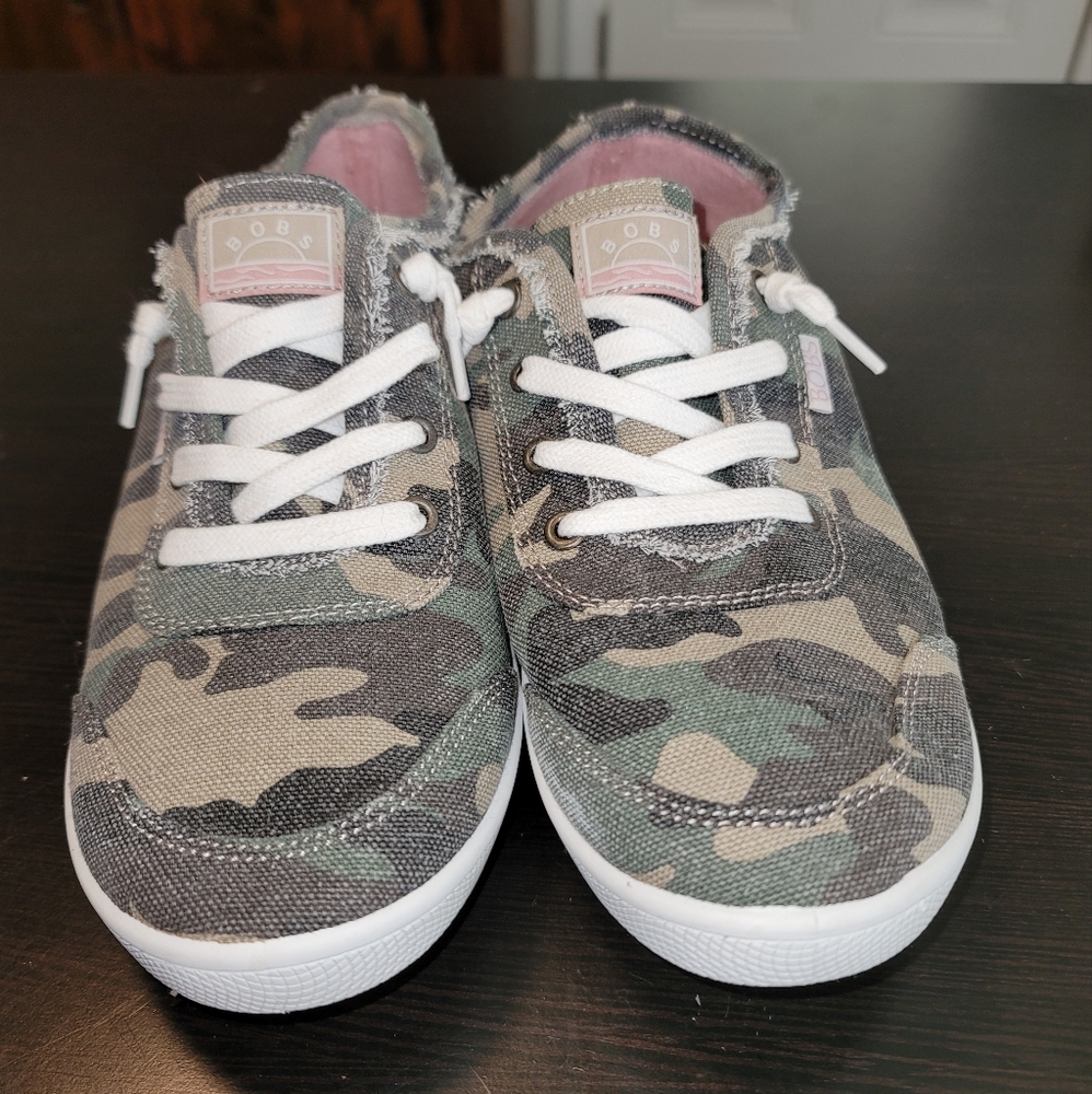 Sketches Bobs 8.5 womans